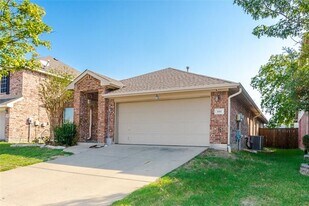 2011 Highland Dr in Wylie, TX - Building Photo