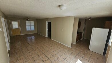 6326 Queens Castle, Unit 1 in San Antonio, TX - Building Photo - Building Photo