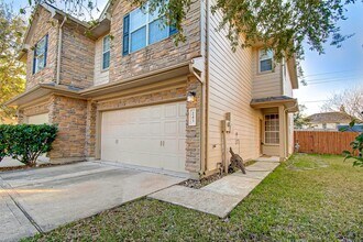 243 Drake Run Ln in Dickinson, TX - Building Photo - Building Photo