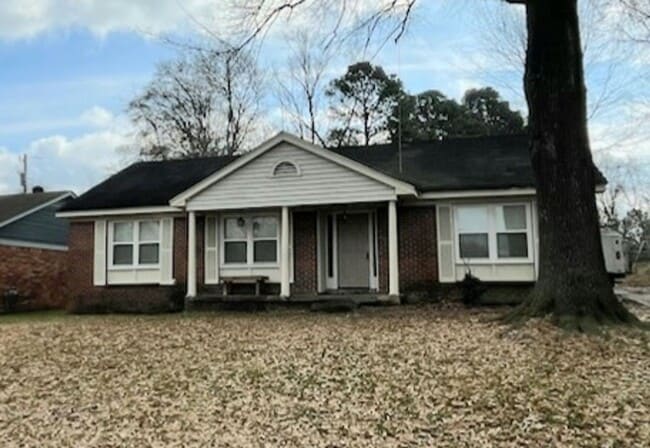 1755 Colonial Hills Dr