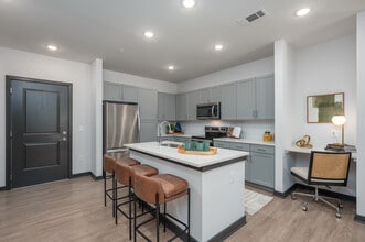 Madison Trails in Lawrenceville, GA - Building Photo - Interior Photo