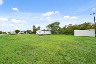 606 W 7th St in Freeport, TX - Building Photo - Building Photo