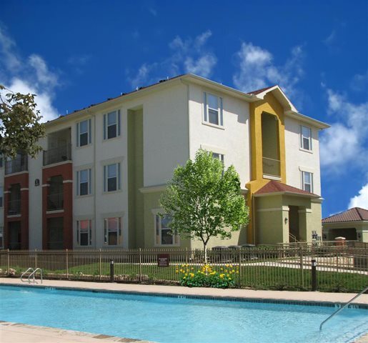 Costa Mirada in San Antonio, TX - Building Photo