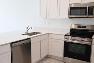 2452 Skyline Lp in Kissimmee, FL - Building Photo - Building Photo