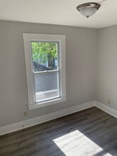 30 Cottage St in Bristol, CT - Building Photo - Building Photo