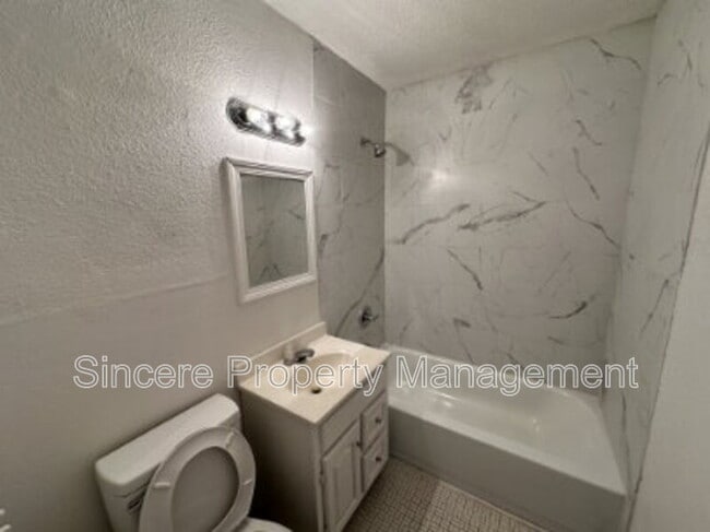 2300 Granada Blvd in Oklahoma City, OK - Building Photo - Building Photo