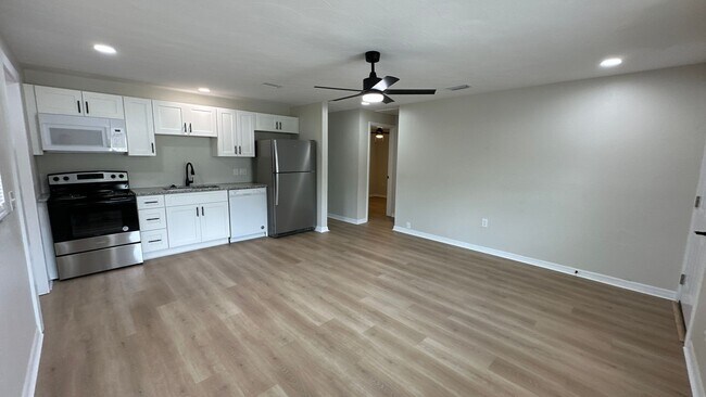 38620 2nd Ave in Zephyrhills, FL - Building Photo - Building Photo