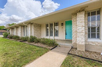 5313 Basswood Ln in Austin, TX - Foto de edificio - Building Photo