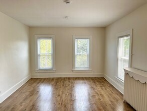 404 Mountain St in Elgin, IL - Building Photo - Building Photo