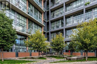 5 Hanna Ave in Toronto, ON - Building Photo - Building Photo