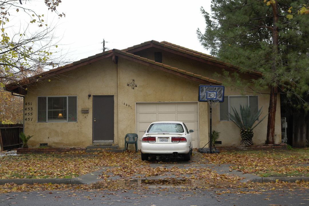 451-457 W 22nd St in Merced, CA - Building Photo