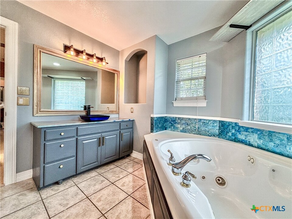 150 Summer Glen Ln in New Braunfels, TX - Building Photo