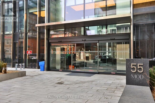 55 Charles St E in Toronto, ON - Building Photo - Building Photo