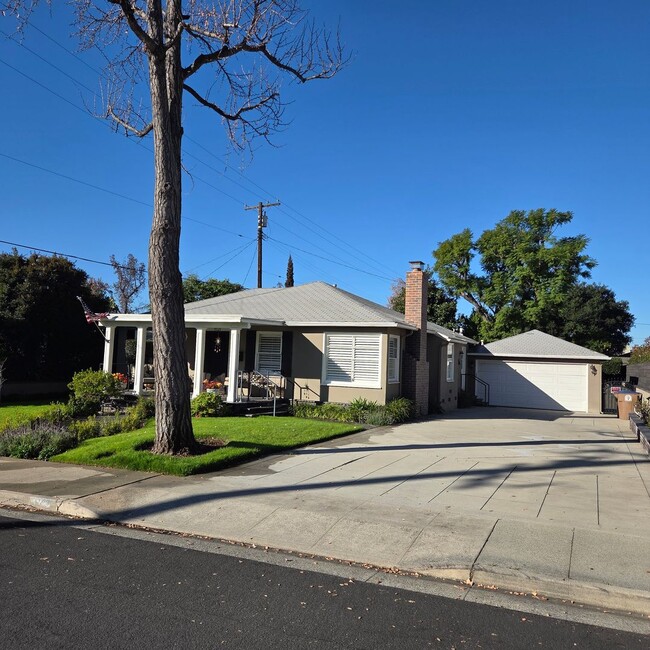 1121 N Cambridge Ave in Claremont, CA - Building Photo - Building Photo