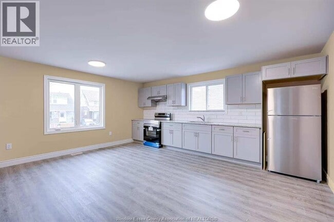 653 BRIDGE in Windsor, ON - Building Photo - Building Photo