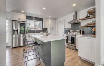 5058 S Honeymoon Bay Rd in Freeland, WA - Building Photo - Building Photo