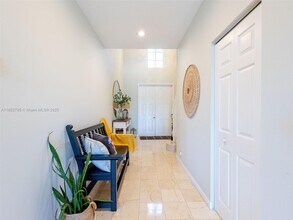 665 Nandina Dr in Weston, FL - Building Photo - Building Photo