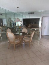 303 Racquet Club Rd in Weston, FL - Building Photo - Building Photo
