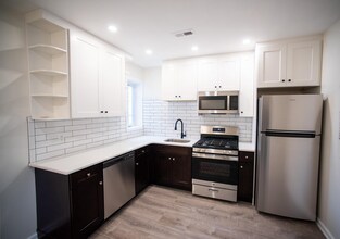 2049 Snyder Ave, Unit 2 in Philadelphia, PA - Foto de edificio - Building Photo