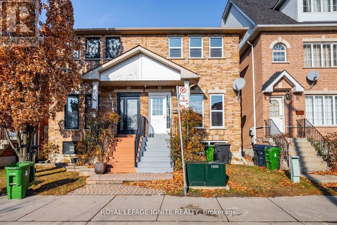176 Wright Ave in Toronto, ON - Building Photo
