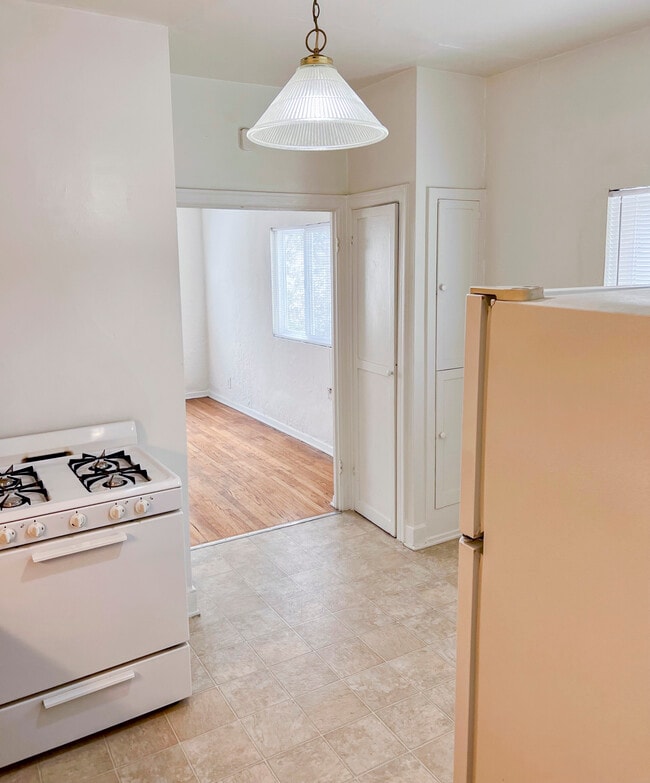 350 N Orange Grove Ave in Los Angeles, CA - Building Photo - Building Photo