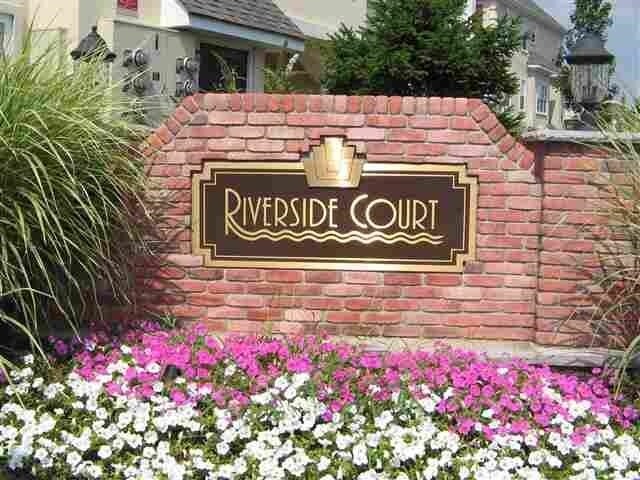 197 Blue Heron Dr in Secaucus, NJ - Building Photo