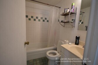 61 S Huntington Ave, Unit 303 in Boston, MA - Foto de edificio - Building Photo