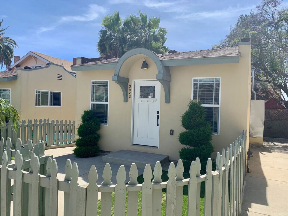 2954 B St in San Diego, CA - Building Photo