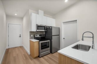 8417 SW 24th Ave in Portland, OR - Building Photo - Building Photo