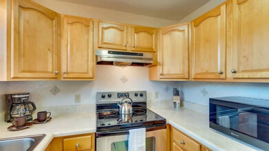14 S Lake Dr in Savannah, GA - Building Photo - Building Photo