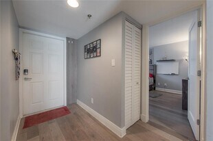 201 W Laurel St in Tampa, FL - Building Photo