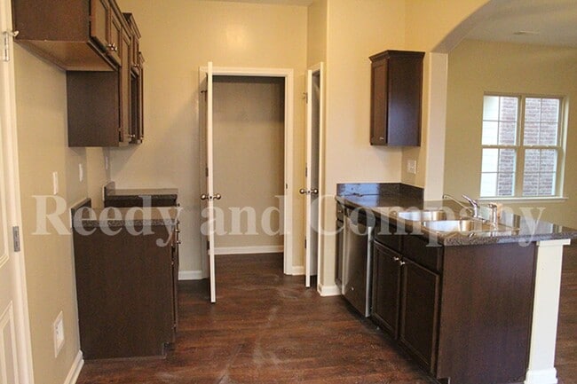 7937 Bay Meadow Cir S in Memphis, TN - Building Photo - Building Photo