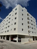 901 S Surf Rd in Hollywood, FL - Building Photo