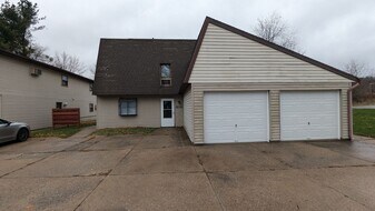 819 Kerns Dr NE in Bolivar, OH - Building Photo
