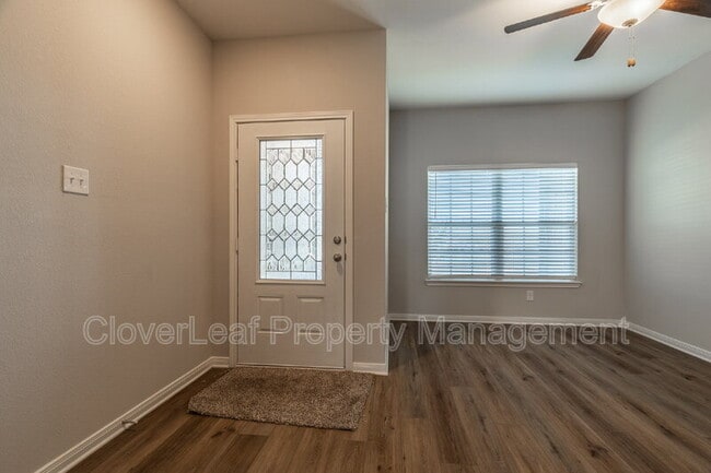 9106 Canvas Run in Converse, TX - Foto de edificio - Building Photo