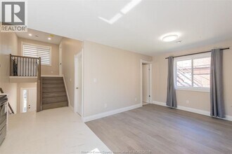 912 Hall Ave in Windsor, ON - Building Photo - Building Photo