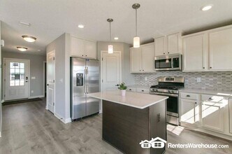 9939 5th St Ln N in Lake Elmo, MN - Foto de edificio - Building Photo