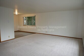 6402 11th Ave NW in Seattle, WA - Building Photo - Building Photo