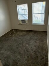 1133 E Divisadero St, Unit Apartment in Fresno, CA - Building Photo - Building Photo