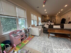 39 Cummins Hwy in Boston, MA - Foto de edificio - Building Photo