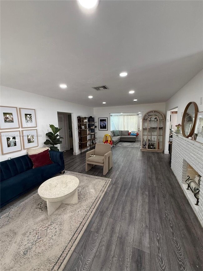 822 NE 8th St in Hallandale Beach, FL - Building Photo - Building Photo