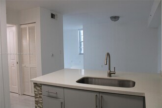 4420 NW 107th Ave in Doral, FL - Building Photo - Building Photo