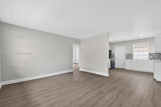 11441 SW 2nd St in Miami, FL - Foto de edificio - Building Photo