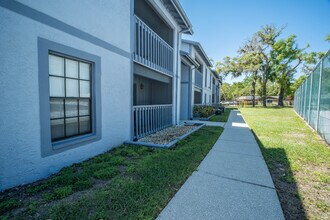 Hermitage Apartments in Valrico, FL - Foto de edificio - Building Photo