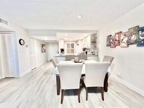 3800 Oaks Clubhouse Dr in Pompano Beach, FL - Building Photo - Building Photo