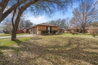 932 Arrow Wood St in Benbrook, TX - Building Photo - Building Photo