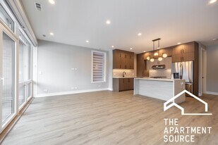 2355 W Flournoy St in Chicago, IL - Building Photo