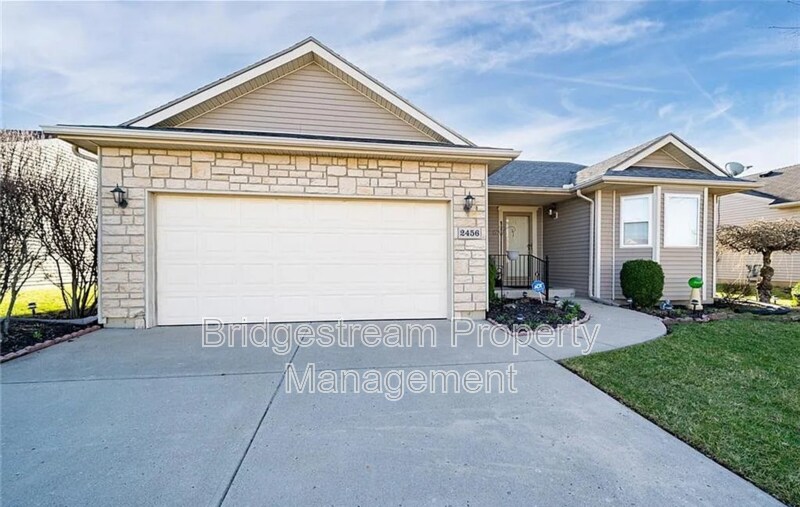 2456 Homeland Ct in Kettering, OH - Building Photo
