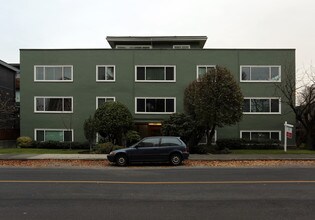 1480 Arbutus St in Vancouver, BC - Building Photo - Building Photo