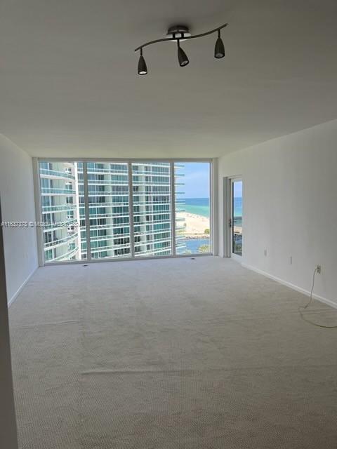 10275 Collins Ave in Bal Harbour, FL - Building Photo - Building Photo